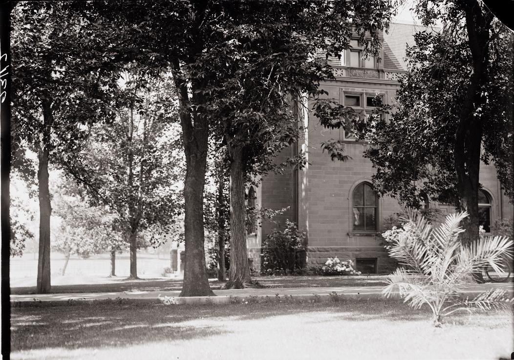 chemistry-building-1921