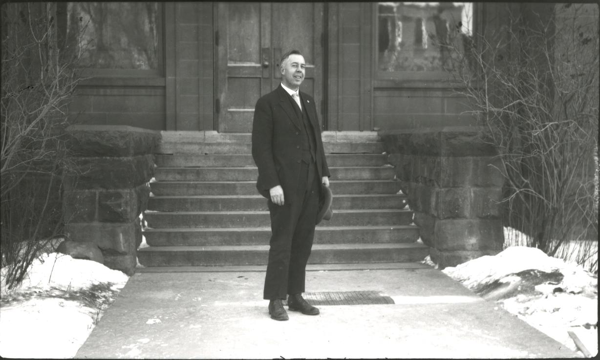 earl-douglass-1919-3