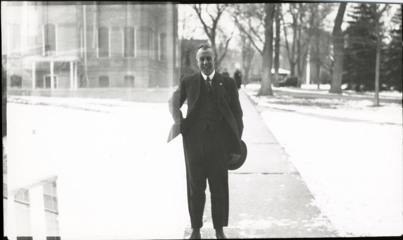 earl-douglass-1919-4